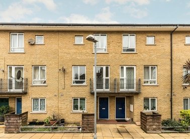 Properties let in Garden Place - E8 4JD view1