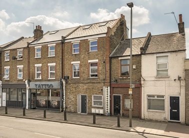 Properties to let in Garratt Lane - SW18 4EH view1