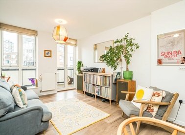 Properties let in Geoff Cade Way - E3 4GJ view1