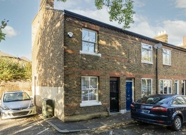 Properties to let in George Street - W7 3TA view1