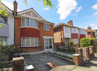 Properties to let in Gibbon Road - W3 7AF view1