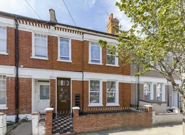 Properties to let in Gilbey Road - SW17 0QH view1