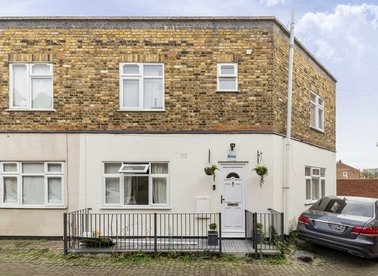 Properties to let in Gladstone Mews - N22 6LW view1