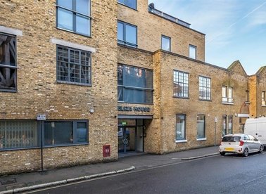 Properties to let in Glasshill Street - SE1 0QR view1