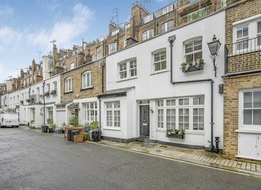 Properties to let in Gloucester Place Mews - W1U 8BF view1