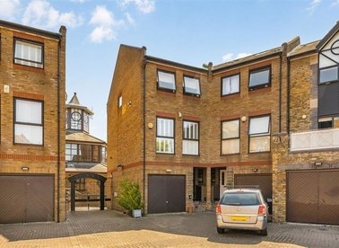 Properties let in Goodhart Place - E14 8EQ view1