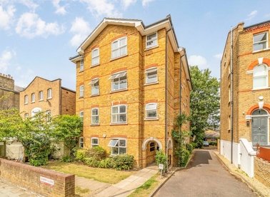 Properties to let in Gower Close - SW4 9LX view1