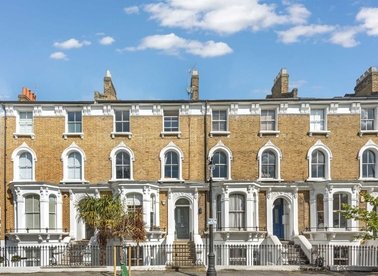Properties to let in Grafton Square - SW4 0DQ view1