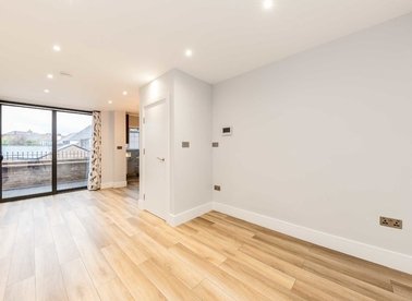 Properties let in Grand Parade - SW14 7PS view1