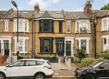 Properties to let in Grayling Road - N16 0BT view1