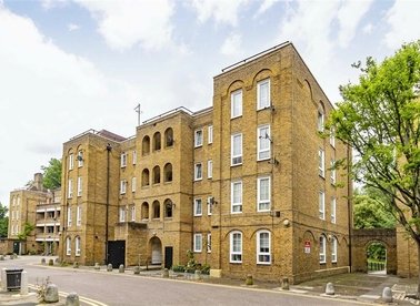 Properties to let in Green Bank - E1W 2QA view1