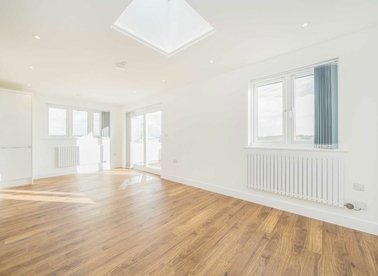 Properties let in Greenview Drive - SW20 9DS view1
