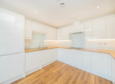 Properties let in Greenview Drive - SW20 9DS view1