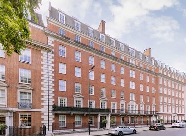 Properties to let in Grosvenor Square - W1K 2HS view1
