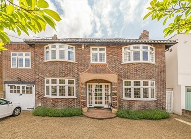 Properties to let in Grove Way - KT10 8HL view1