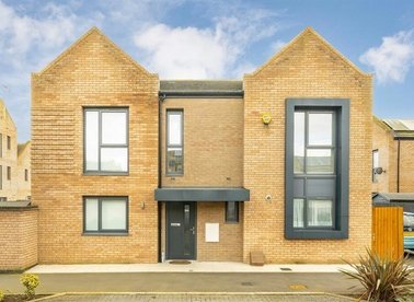Properties to let in Haider Close - NW2 1FD view1