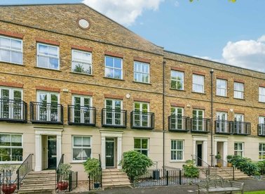 Properties let in Hampton Court Crescent - KT8 9BA view1