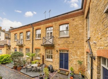Properties let in Hardwicke Mews - WC1X 9AE view1