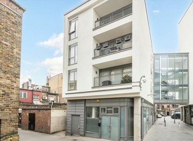 Properties to let in Hardwicks Square - SW18 4JS view1