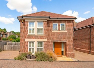 Properties to let in Harris Close - N11 3PG view1