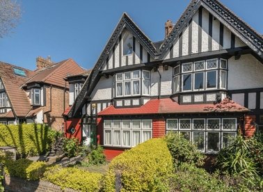 Properties let in Hart Grove - W5 3NA view1