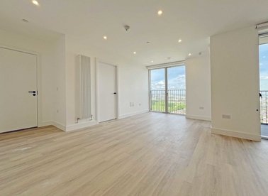 Properties to let in Heartwood Boulevard - W3 6ZG view1