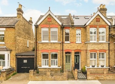Properties to let in Heath Gardens - TW1 4LY view1