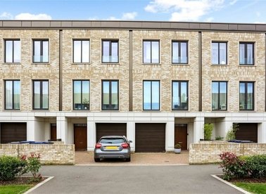 Properties to let in Henry Darlot Drive - NW7 1SB view1