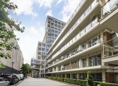 Properties let in Henry Macaulay Avenue - KT2 5FF view1