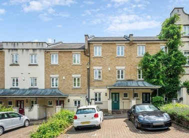 Properties to let in Herbert Mews - SW2 2YF view1