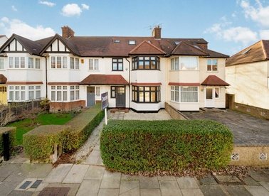 Properties to let in Hervey Close - N3 2HH view1