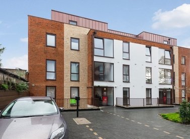 Properties to let in High Road - N2 9PJ view1