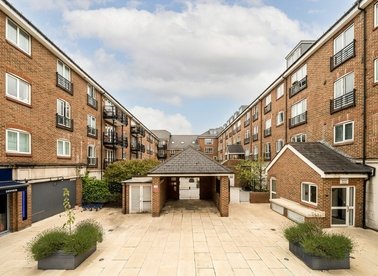 High Street, Brentford, TW8
