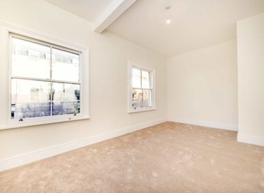 Properties to let in High Street - W3 6LP view1