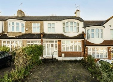 Properties to let in Hillcourt Avenue - N12 8HA view1