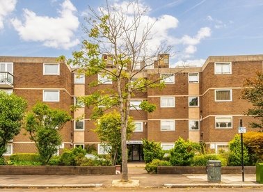 Properties to let in Hillcrest Road - W5 1HL view1