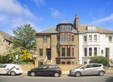 Properties to let in Hillmarton Road - N7 9JE view1