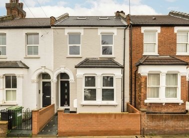Holberton Gardens, London, NW10