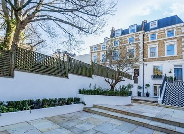 Properties to let in Holland Park Avenue - W11 3RH view1