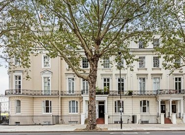 Properties to let in Holland Park Avenue - W11 4UH view1