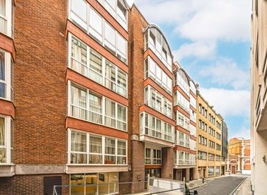 Properties to let in Hosier Lane - EC1A 9LS view1