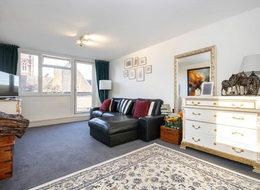 Properties to let in Howard Road - KT5 8SD view1