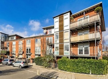 Properties to let in Hunt Close - W11 4JU view1