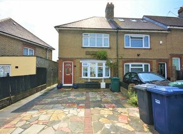 Properties to let in Hyde Crescent - NW9 7HA view1