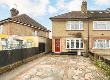 Properties let in Hyde Crescent - NW9 7HA view1