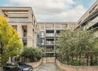 Hyde Lane, London, SW11