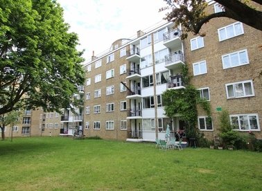 Properties to let in Innes Gardens - SW15 3AD view1