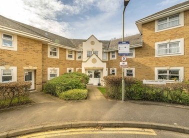 Properties let in International Way - TW16 7HQ view1