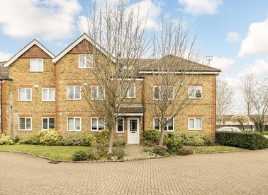Properties to let in Kempton Court - TW16 5PA view1
