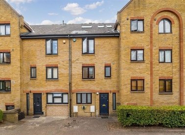 Properties to let in Kennet Street - E1W 2JA view1